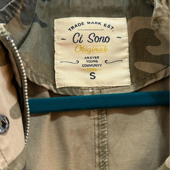 Ci Sono Camouflage Vest Zippered with snaps and cinch tie option. Size S. - Picture 6 of 7